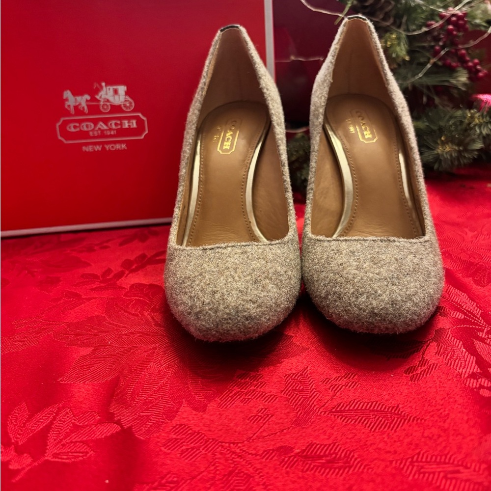 Coach Ophelia pumps lux taupe felt with croc embossed brown leather heels size 6